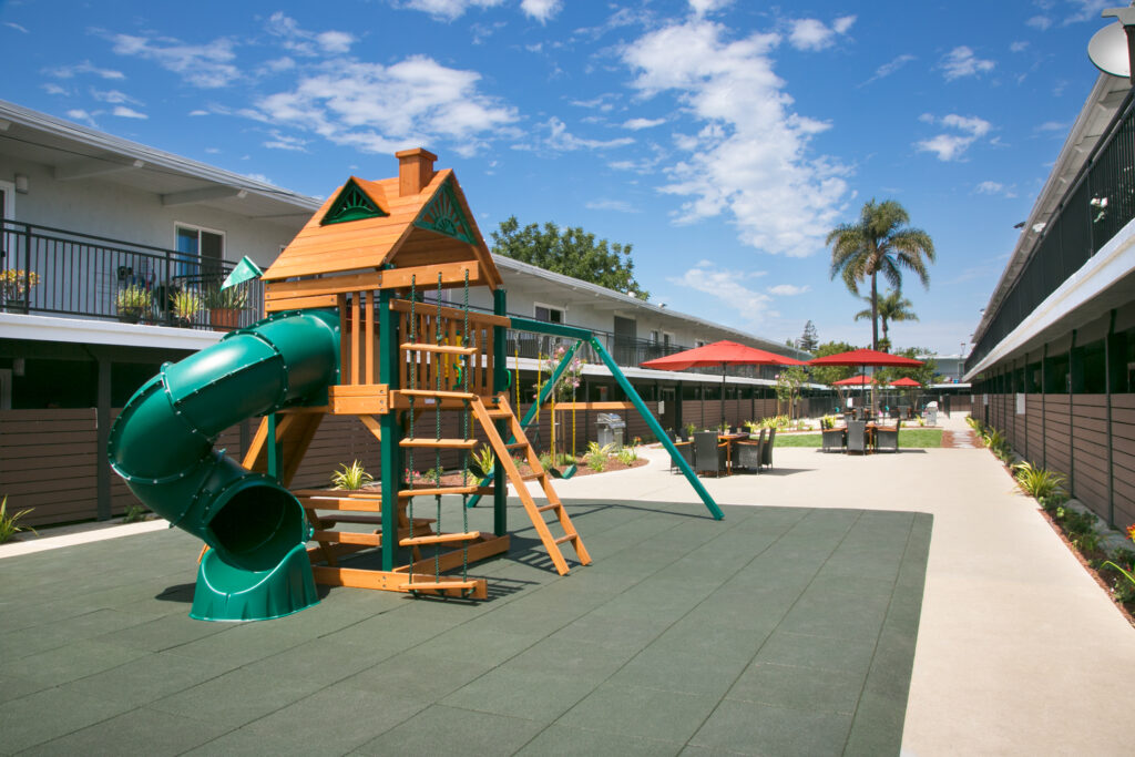 250 W. Jackson | Exterior | Valiance Capital