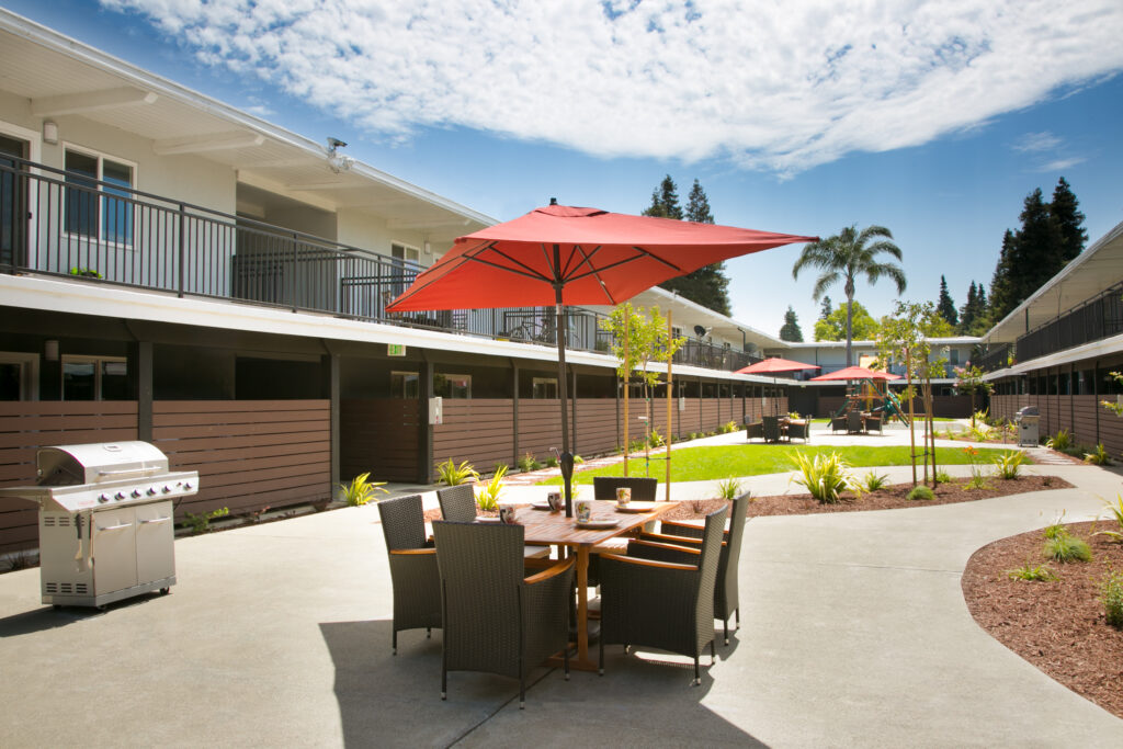 250 W. Jackson | Exterior | Valiance Capital